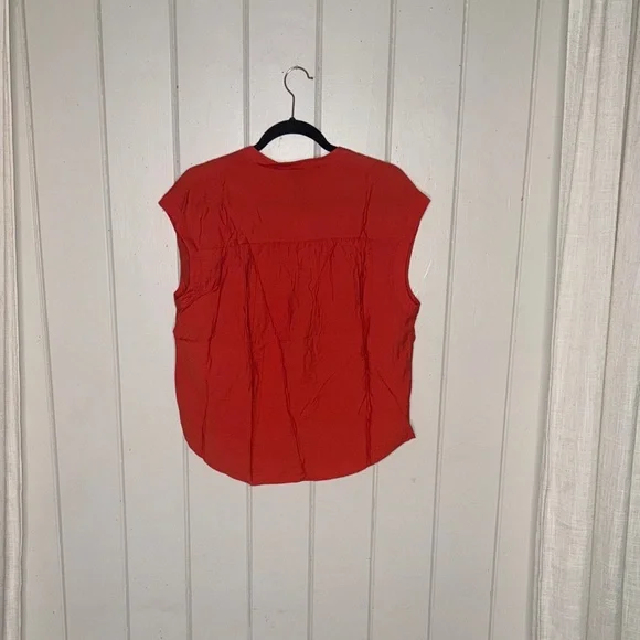 Banana Republic Red Sleeveless Blouse - Picture 3 of 5